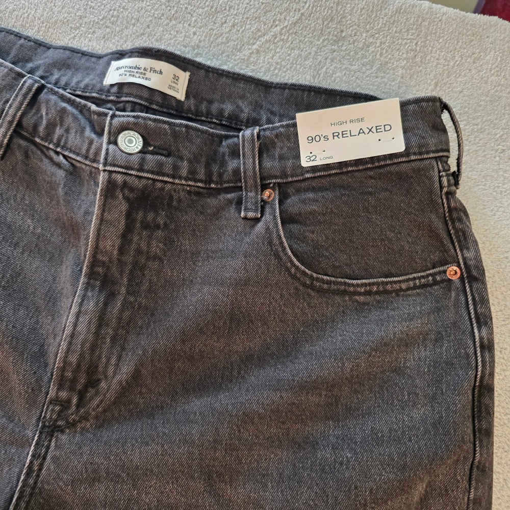 Abercrombie & Fitch High-Rise 90's Relaxed Black Washed Jeans